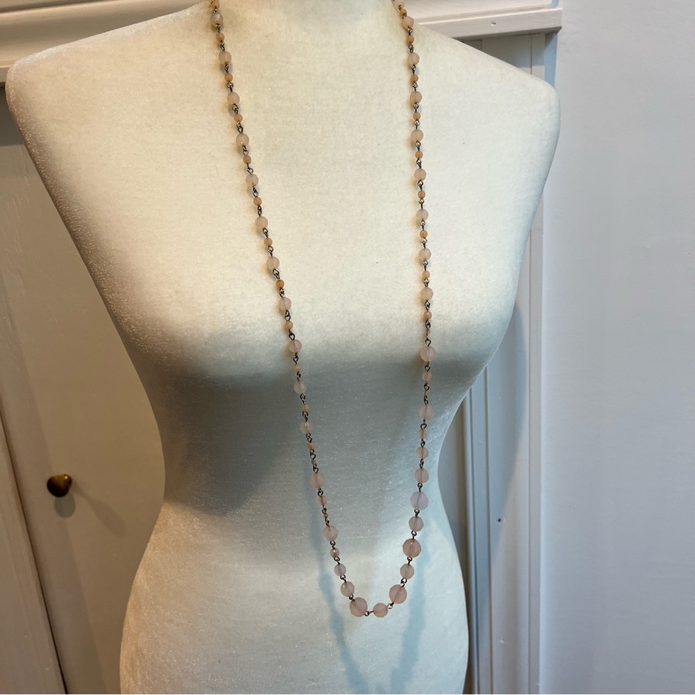 Light peach sparkly beaded long necklace can be doubled - Picture 6 of 6